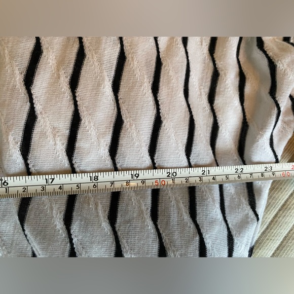 Vintage Club U.S.A. Black and White Tee - Picture 6 of 7